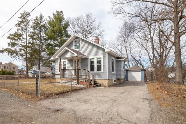 8 Blackstone St, Shrewsbury, MA 01545