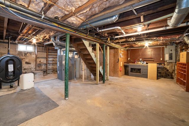 8 Blackstone St, Shrewsbury, MA 01545