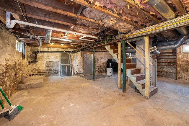 8 Blackstone St, Shrewsbury, MA 01545