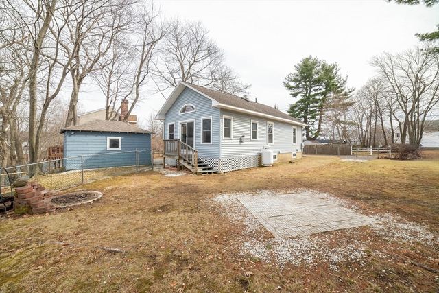 8 Blackstone St, Shrewsbury, MA 01545