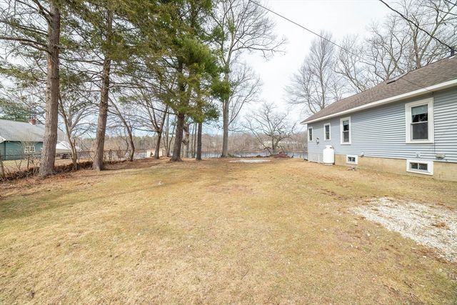 8 Blackstone St, Shrewsbury, MA 01545