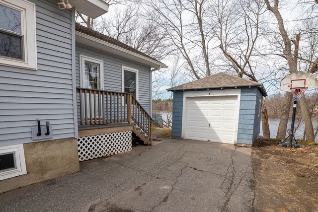 8 Blackstone St, Shrewsbury, MA 01545