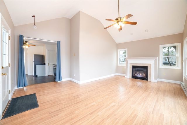 8 Blackstone St, Shrewsbury, MA 01545