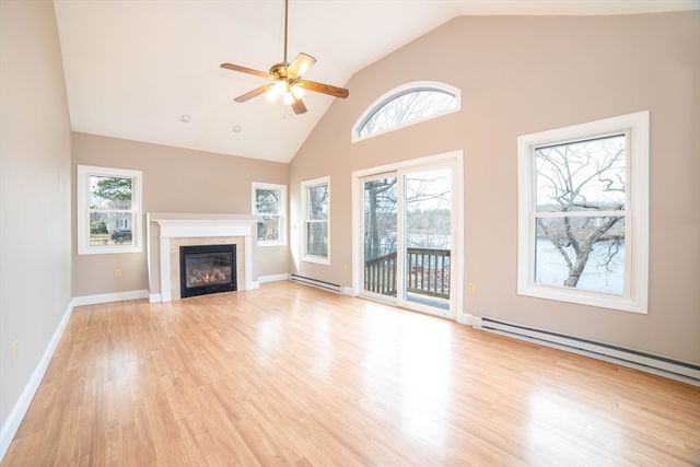 8 Blackstone St, Shrewsbury, MA 01545