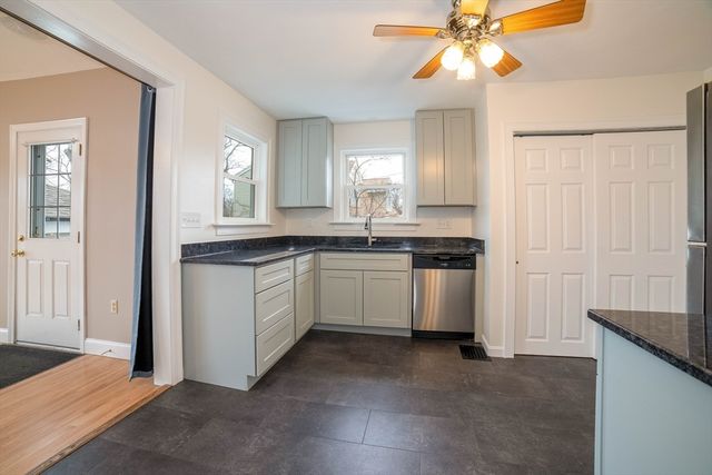 8 Blackstone St, Shrewsbury, MA 01545