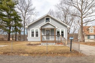 8 Blackstone St, Shrewsbury, MA 01545