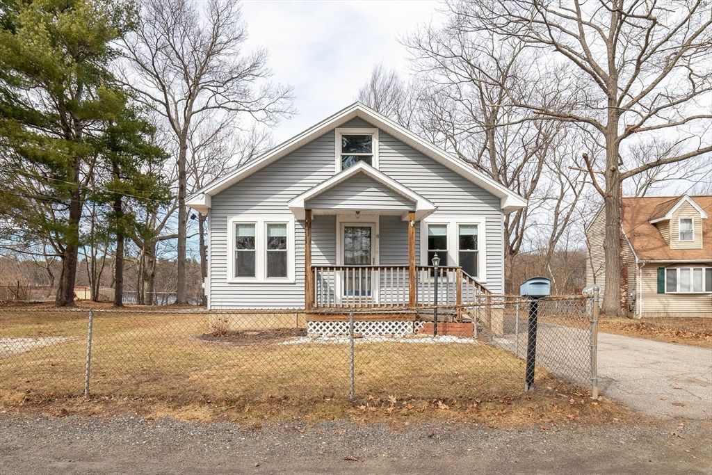 8 Blackstone St, Shrewsbury, MA 01545