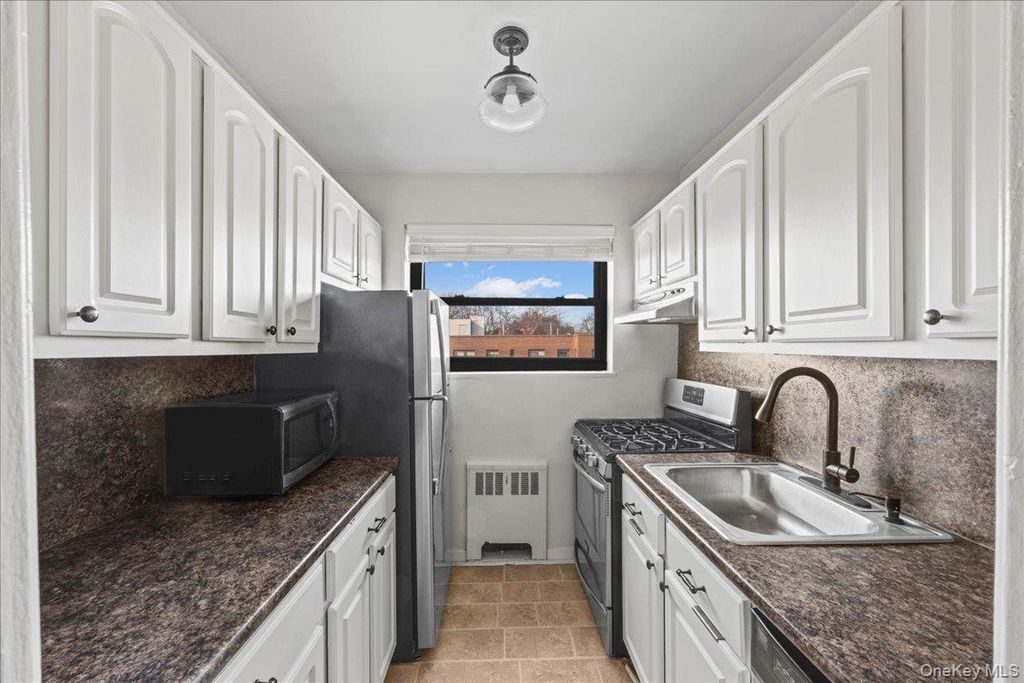 20 Shady Glen Court 3A, New Rochelle, NY 10805