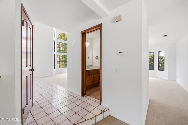 5627 Middle Crest Drive, Agoura Hills, CA 91301