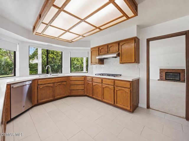5627 Middle Crest Drive, Agoura Hills, CA 91301