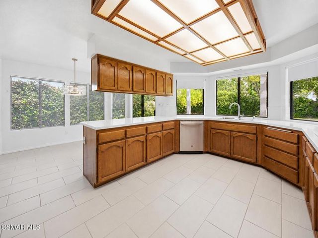 5627 Middle Crest Drive, Agoura Hills, CA 91301