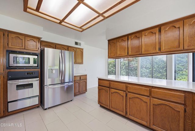 5627 Middle Crest Drive, Agoura Hills, CA 91301