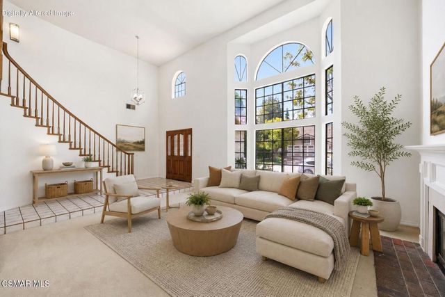 5627 Middle Crest Drive, Agoura Hills, CA 91301
