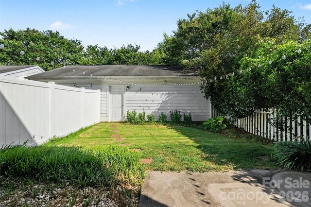 11245 Cedar Walk Lane, Charlotte, NC 28277