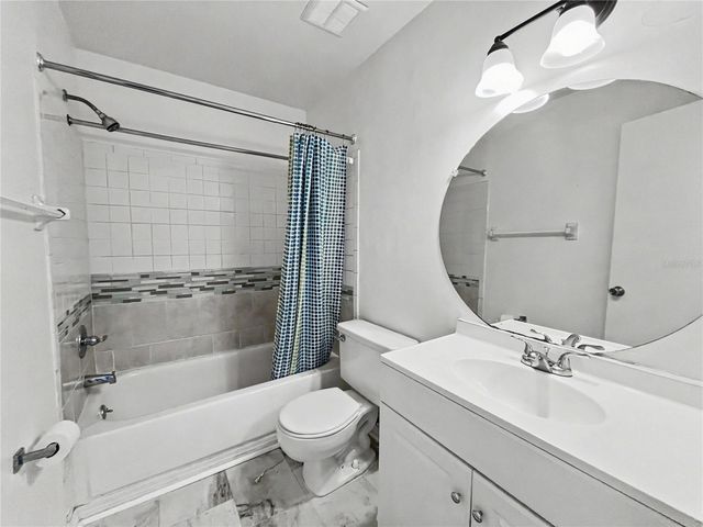 2752 HIDDEN LAKE BOULEVARD 2752, Sarasota, FL 34237
