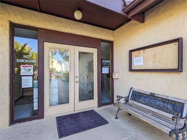 2752 HIDDEN LAKE BOULEVARD 2752, Sarasota, FL 34237