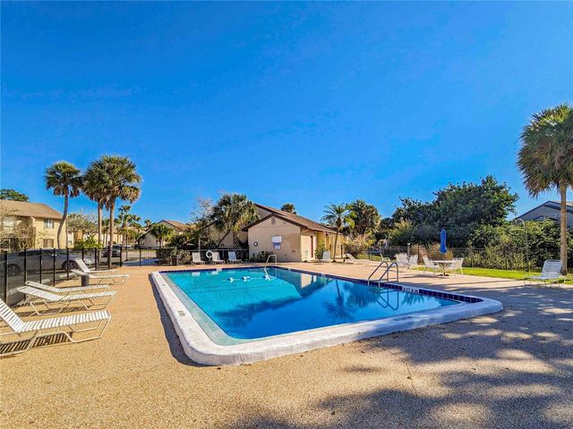 2752 HIDDEN LAKE BOULEVARD 2752, Sarasota, FL 34237