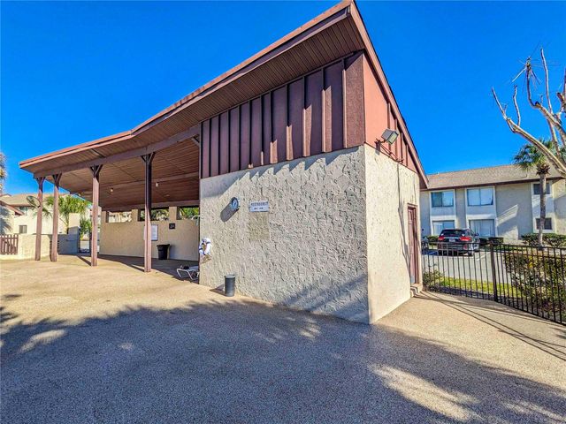 2752 HIDDEN LAKE BOULEVARD 2752, Sarasota, FL 34237