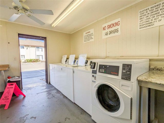 2752 HIDDEN LAKE BOULEVARD 2752, Sarasota, FL 34237