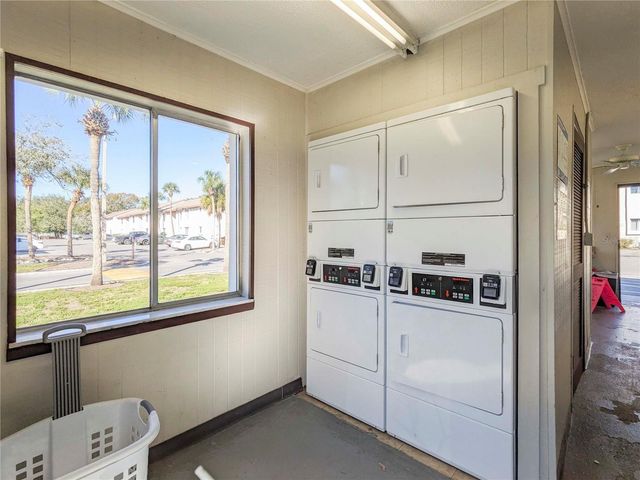2752 HIDDEN LAKE BOULEVARD 2752, Sarasota, FL 34237