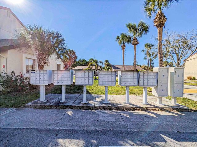 2752 HIDDEN LAKE BOULEVARD 2752, Sarasota, FL 34237