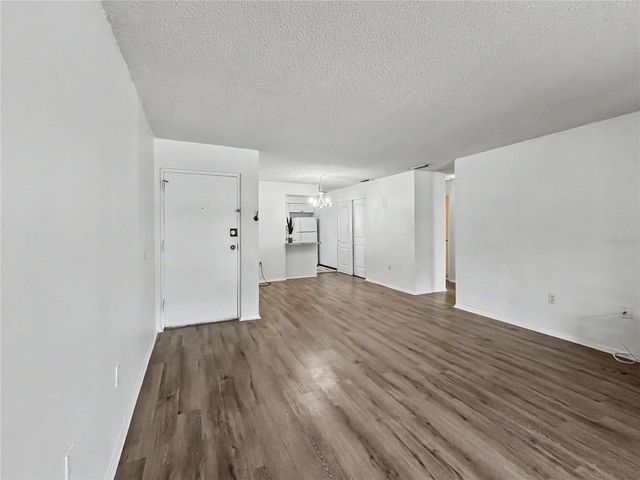 2752 HIDDEN LAKE BOULEVARD 2752, Sarasota, FL 34237