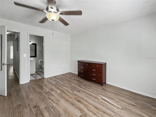 2752 HIDDEN LAKE BOULEVARD 2752, Sarasota, FL 34237
