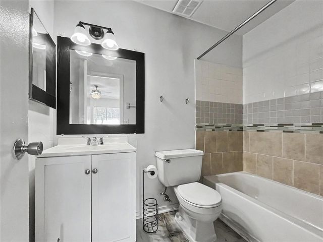 2752 HIDDEN LAKE BOULEVARD 2752, Sarasota, FL 34237