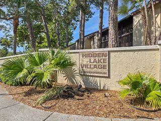2752 HIDDEN LAKE BOULEVARD 2752, Sarasota, FL 34237