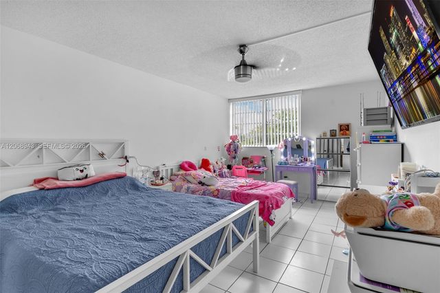 8895 Fontainebleau Boulevard 207, Miami, FL 33172