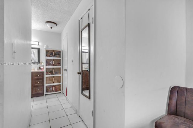 8895 Fontainebleau Boulevard 207, Miami, FL 33172