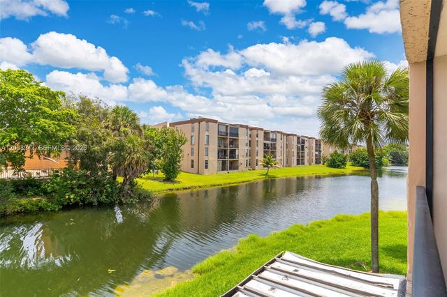 8895 Fontainebleau Boulevard 207, Miami, FL 33172