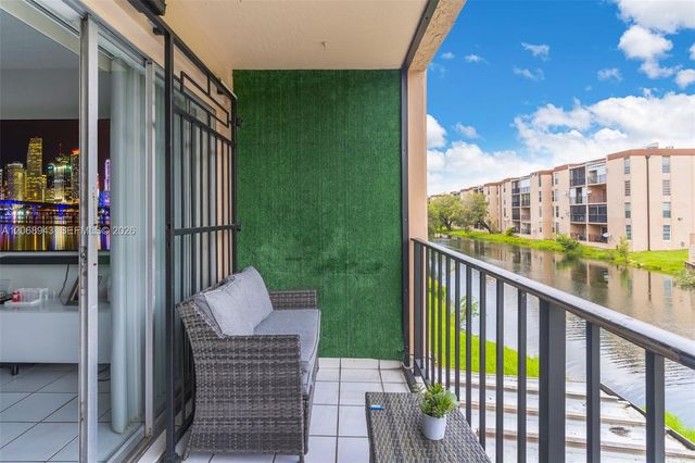 8895 Fontainebleau Boulevard 207, Miami, FL 33172