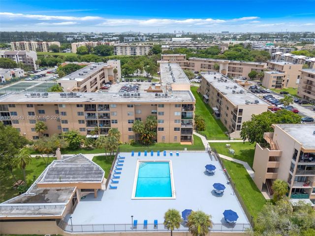 8895 Fontainebleau Boulevard 207, Miami, FL 33172
