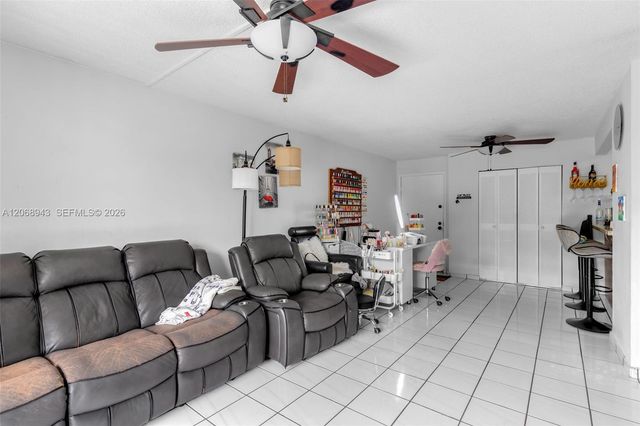 8895 Fontainebleau Boulevard 207, Miami, FL 33172