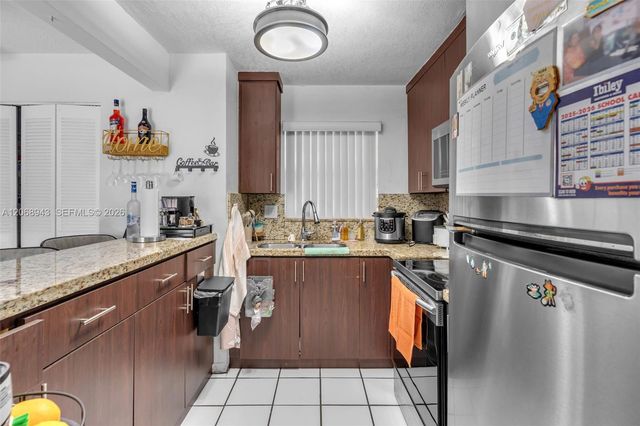 8895 Fontainebleau Boulevard 207, Miami, FL 33172