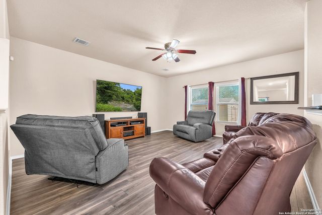 939 Lee Trevino, San Antonio, TX 78221