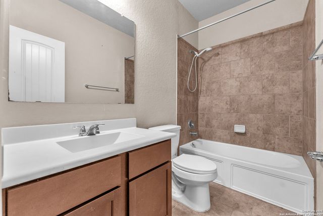 939 Lee Trevino, San Antonio, TX 78221