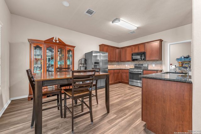 939 Lee Trevino, San Antonio, TX 78221