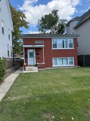 427 S 19th Avenue B, Maywood, IL 60153