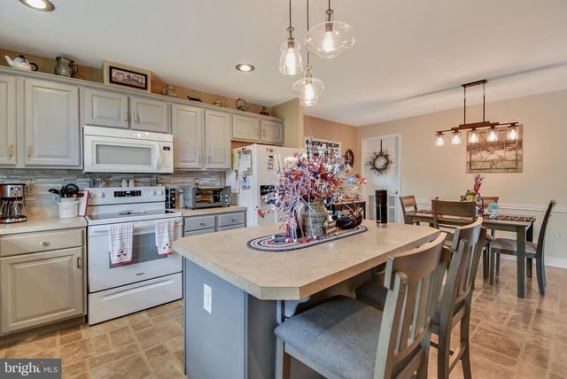 173 RANDOM RD, Douglassville, PA 19518