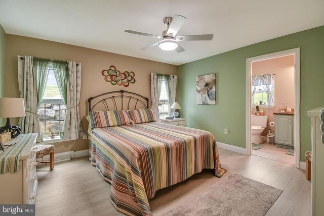 173 RANDOM RD, Douglassville, PA 19518