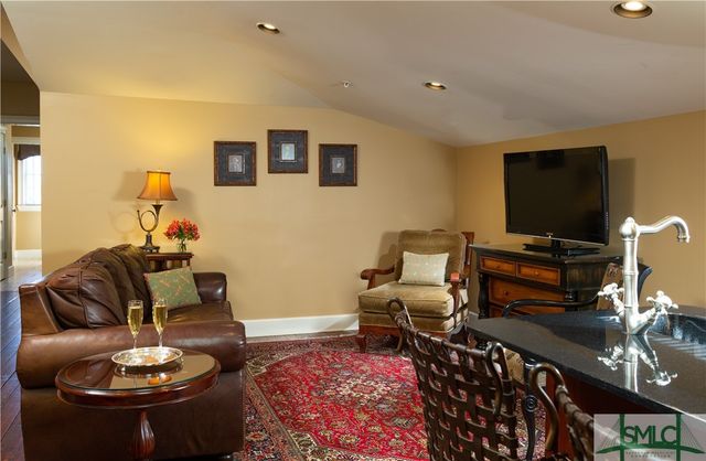 109 W Liberty Street, Savannah, GA 31401