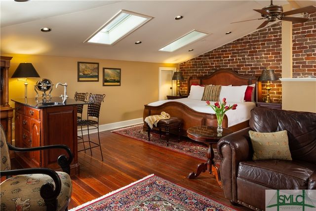 109 W Liberty Street, Savannah, GA 31401