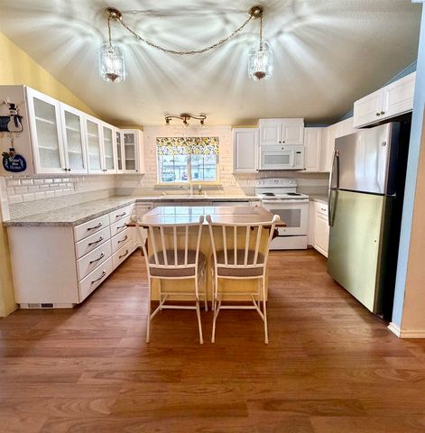 2797 Chicory Dr, West Richland, WA 99353