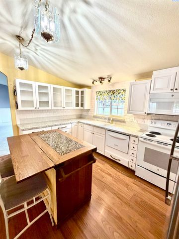 2797 Chicory Dr, West Richland, WA 99353