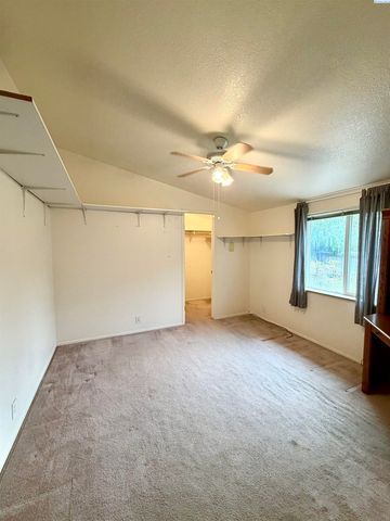 2797 Chicory Dr, West Richland, WA 99353