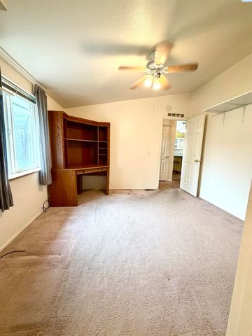 2797 Chicory Dr, West Richland, WA 99353