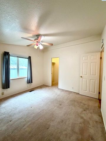 2797 Chicory Dr, West Richland, WA 99353