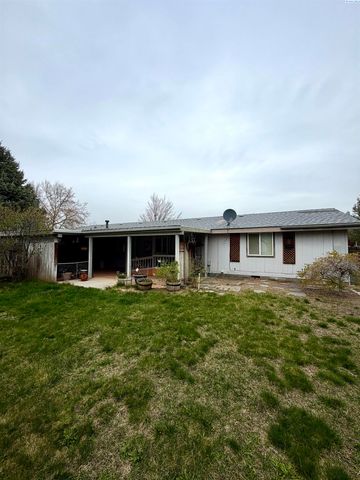 2797 Chicory Dr, West Richland, WA 99353